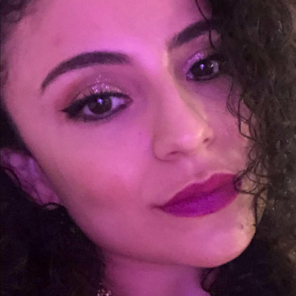 Meet your Posher, Anamaria